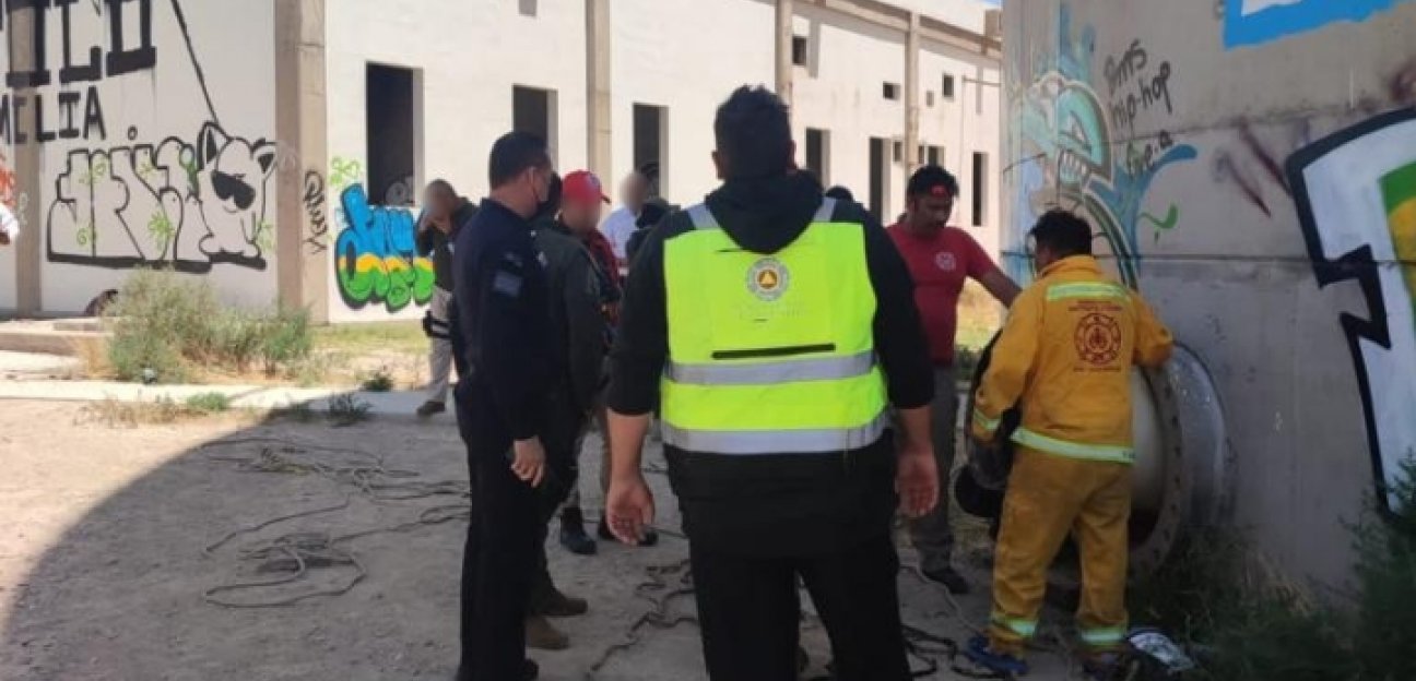 Protección Civil Municipal de Soledad, rescató a una persona que se encontraba atrapada en la planta tratadora de aguas residuales El Morro