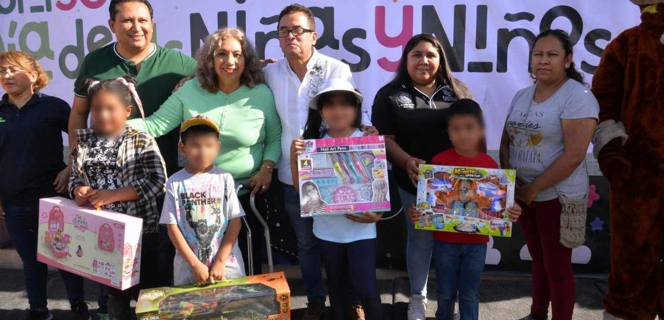 La alcaldesa Leonor Noyola Cervantes, festejó el Día del Niño en cuatro colonias del municipio