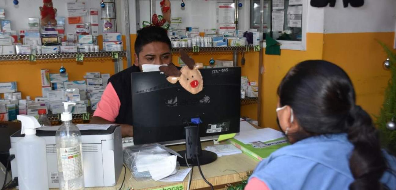 Ayuntamiento de Soledad apoya con donación gratuita de medicamento a adultos mayores en época invernal