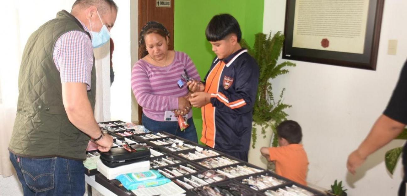 Soledenses responden a campaña de lentes de graduación a mitad de costo