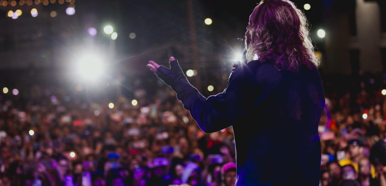Los Acosta vibran y enamoran en el escenario de la Feria Nacional de la Enchilada