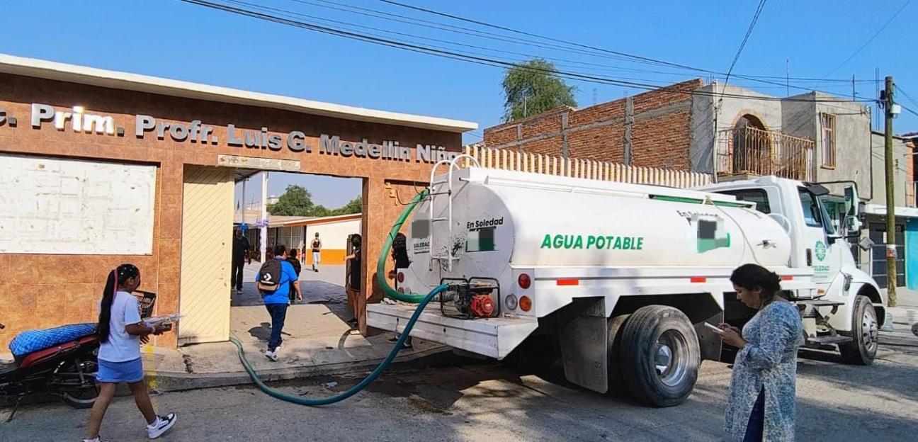 Soledad de G.S. responde con entrega de agua mediante pipas a escuelas sin suministro 