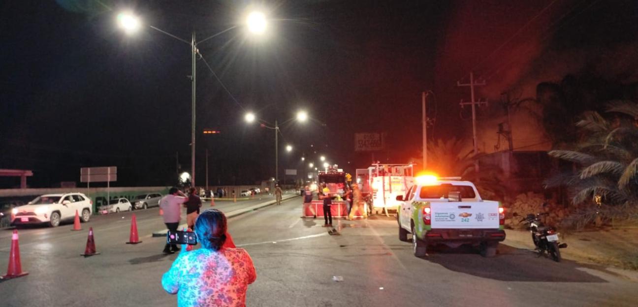 Personal municipal de Soledad suma esfuerzo en combate de incendio en empresa de plásticos 