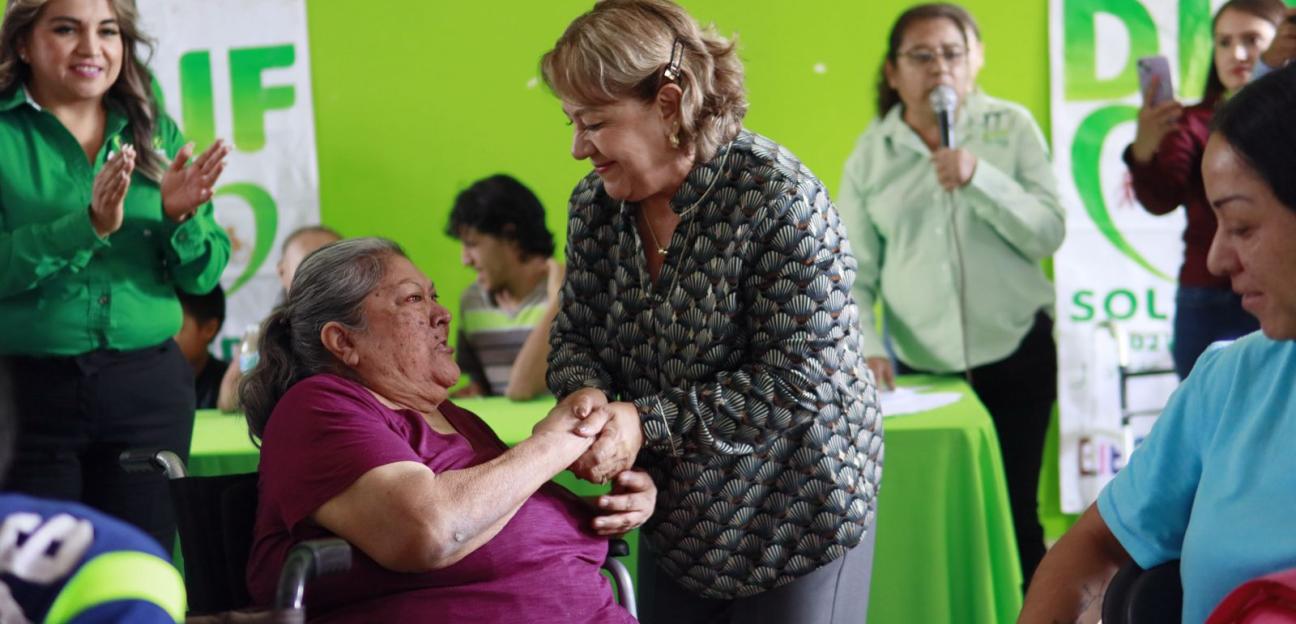 DIF de Soledad entrega apoyos funcionales y becas económicas a personas con discapacidad y adultos mayores