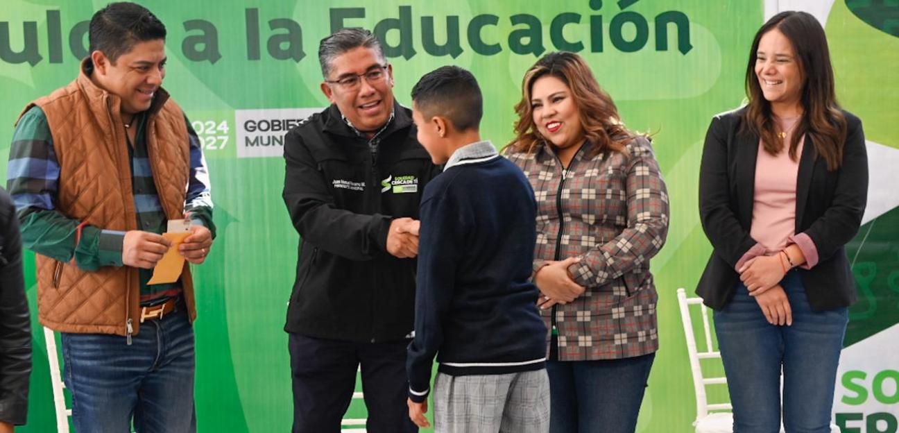 Juan Manuel Navarro refuerza política social al reactivar destacado programa "Estímulos a la Educación"