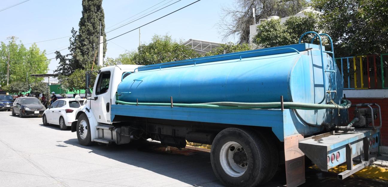 Ayuntamiento de Soledad brinda apoyo con agua a Jardín de Niños "Gloria Lozano" 