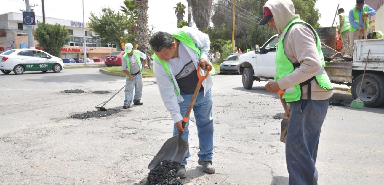 Avanza el gobierno de Soledad en atención de vialidades con programa de bacheo
