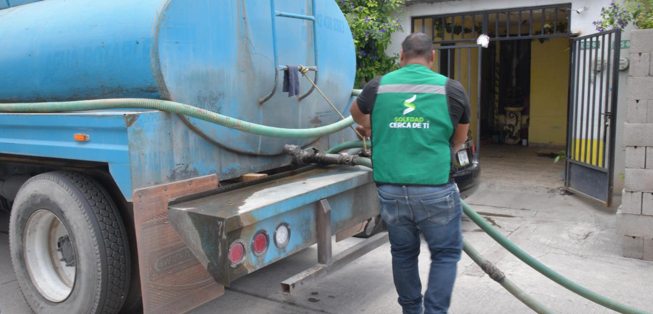 Gobierno municipal de Soledad mantiene operativo para garantizar suministro de agua en escuelas y colonias