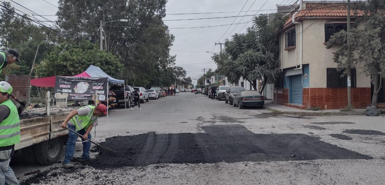 Con más de mil 700 metros cuadrados intervenidos en un mes avanza programa de bacheo en Soledad