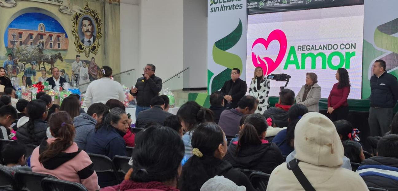 Gobierno de Soledad y sociedad civil cumplen sueños infantiles con -Regalando con Amor-