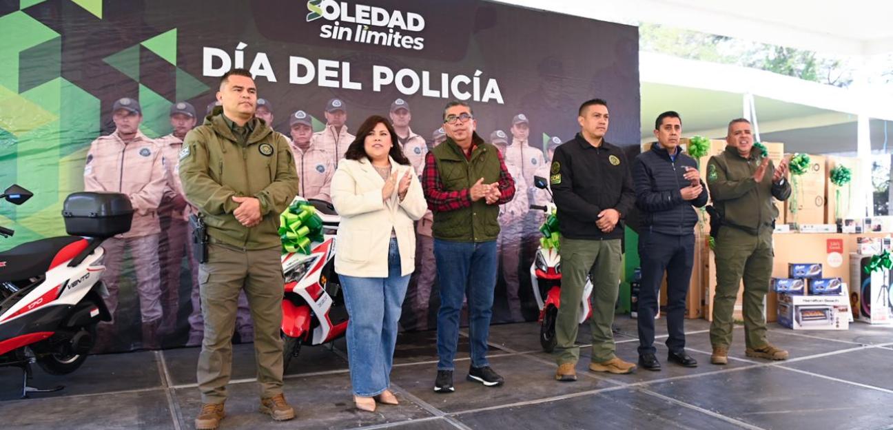 Juan Manuel Navarro Muñiz reconoce a la Guardia Civil Municipal en el Día del Policía