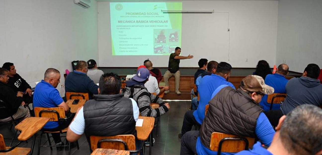 Guardia Civil de Soleda brinda capacitación vial a conductores de transpore de personal