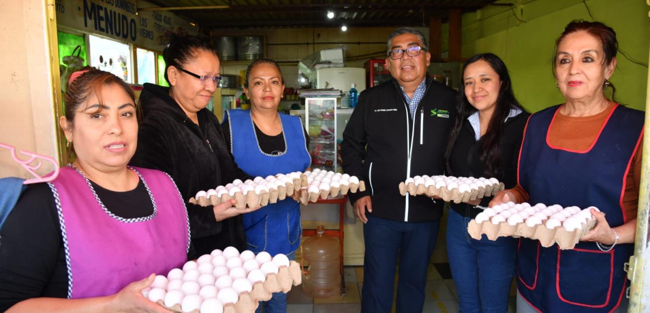 Juan Manuel Navarro reconoce colonia Fidel Velázquez y alrededores con programa alimentario casa por casa