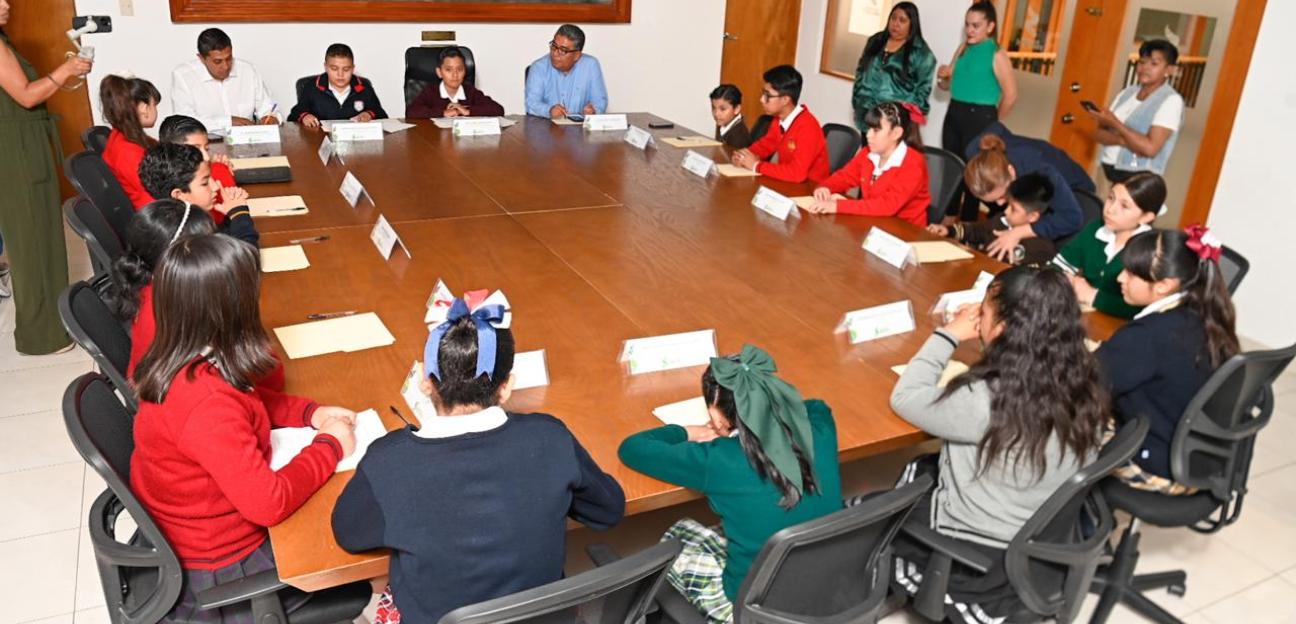 Alcalde Juan Manuel Navarro abre espacio al sentir y a la voz de niños y niñas durante Cabildo Infantil
