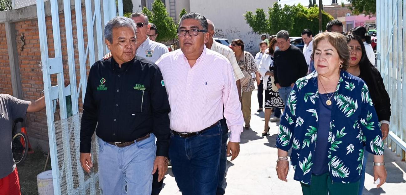 Alcalde Juan Manuel Navarro inicia construcción de tres aulas educativas en beneficio de 500 alumnos