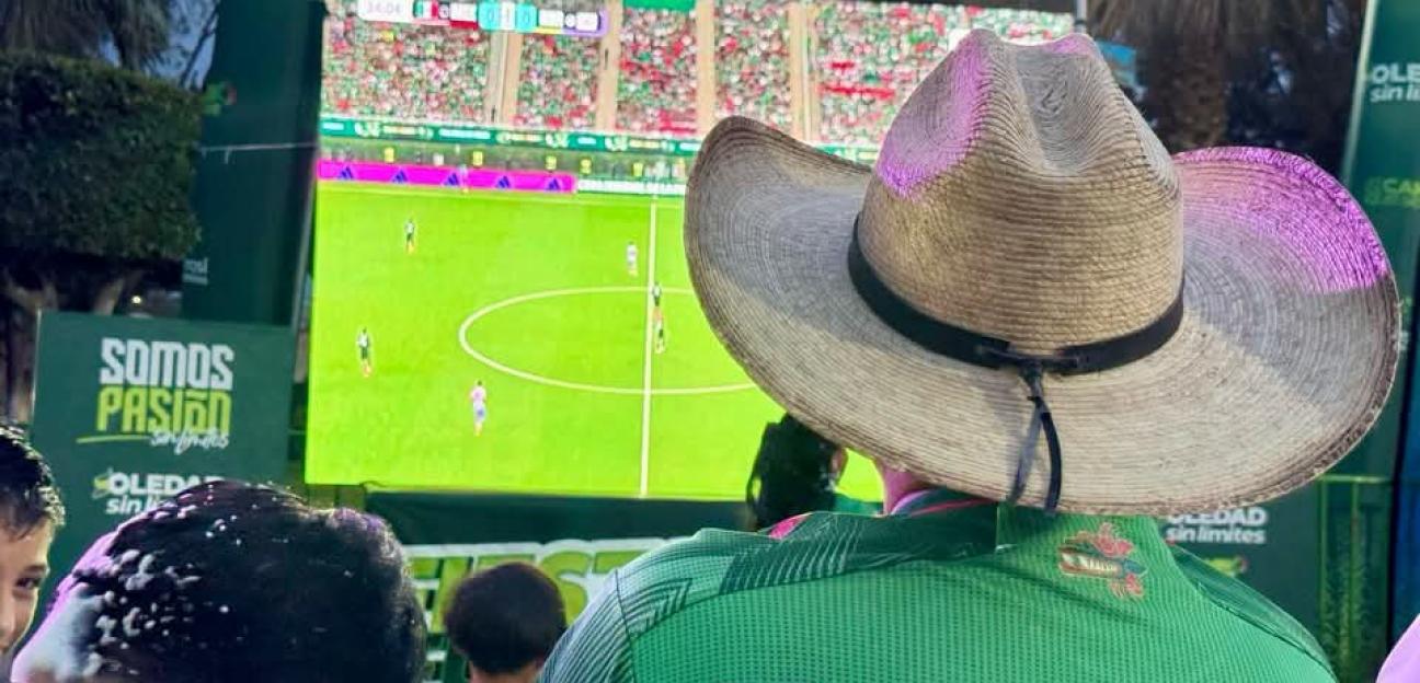 La Plaza de Soledad se llena de pasión futbolera con partido México contra Chequia
