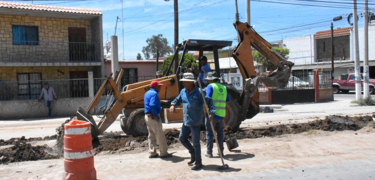 Juan Manuel Navarro responde a familias de San Felipe y rehabilita drenaje colapsado