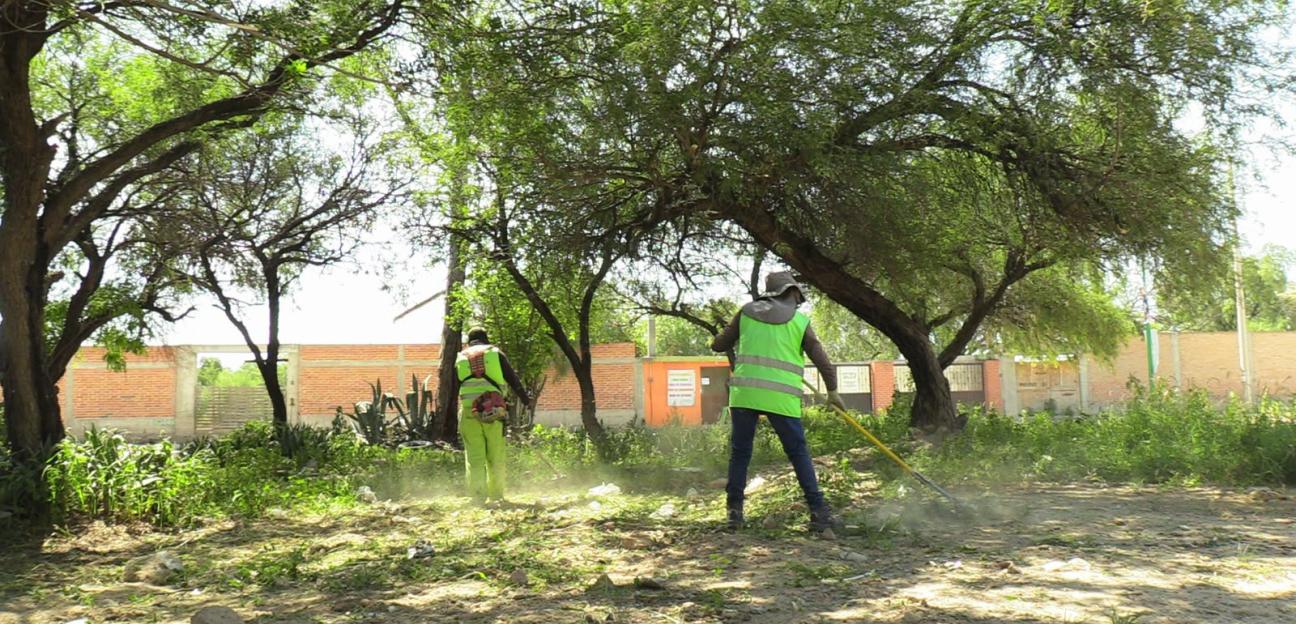 Áreas comunes reciben limpieza y cambio integral en las colonias Rivas Guillén y Villas de Cactus