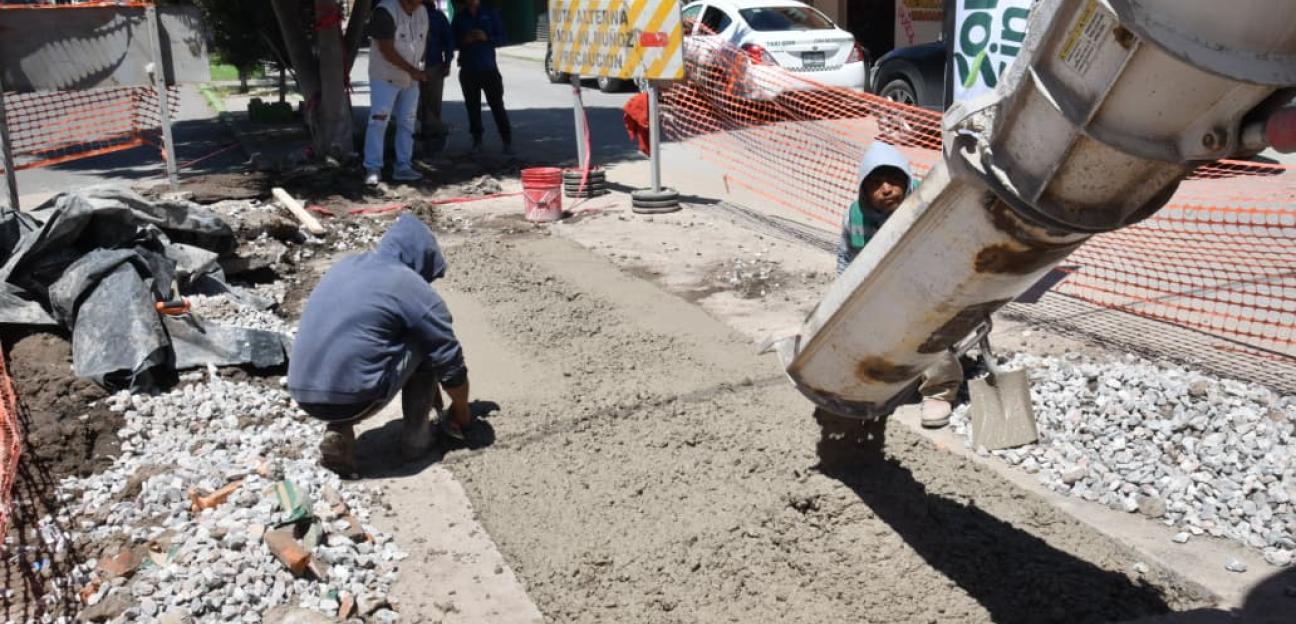 Ayuntamiento de Soledad responde a las familias y repara otro drenaje colapsado