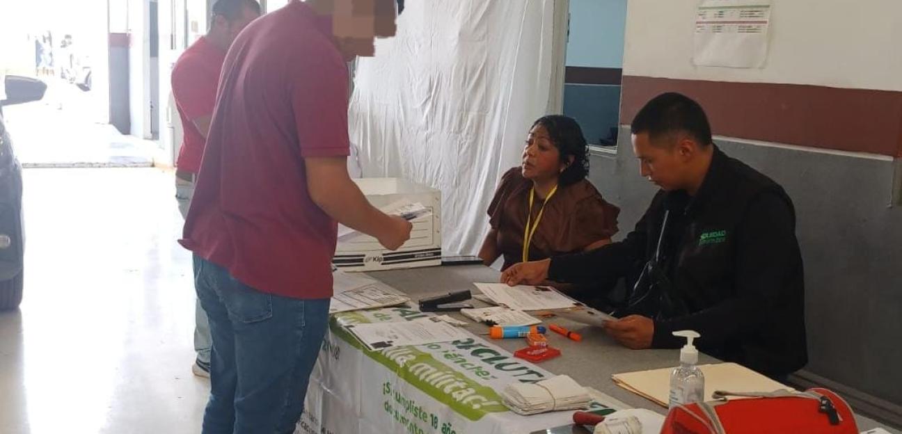 Ayuntamiento de Soledad acerca trámites de Cartilla Militar a jóvenes en planteles educativos