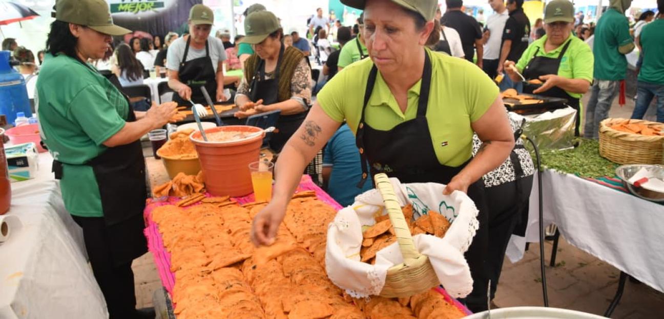 Soledad de Graciano Sánchez reúne a miles en el Día de la Garnacha en la Fenapo 2026