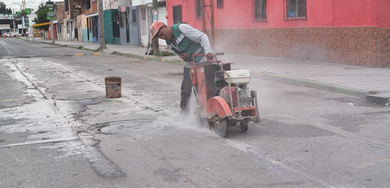 Juan Manuel Navarro lleva solución a añejo problema de drenaje en colonia Hogares Ferrocarrileros