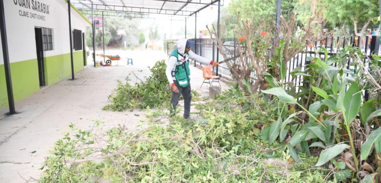 Previo al regreso a clases, gobierno soledense despliega plan de limpieza de escuelas