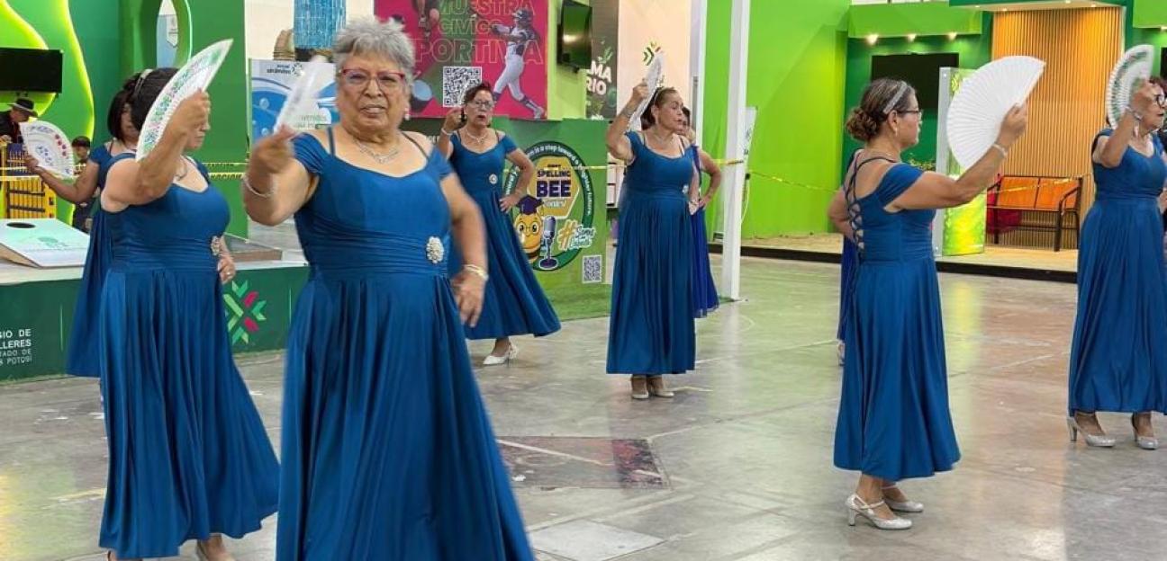 Soledad presenta y cautiva a visitantes en la FENAPO con apasionados del danzón