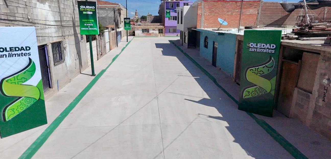 Alcalde Navarro Muñiz entrega pavimentación e iluminación en Privada Negrete en el centro de Soledad