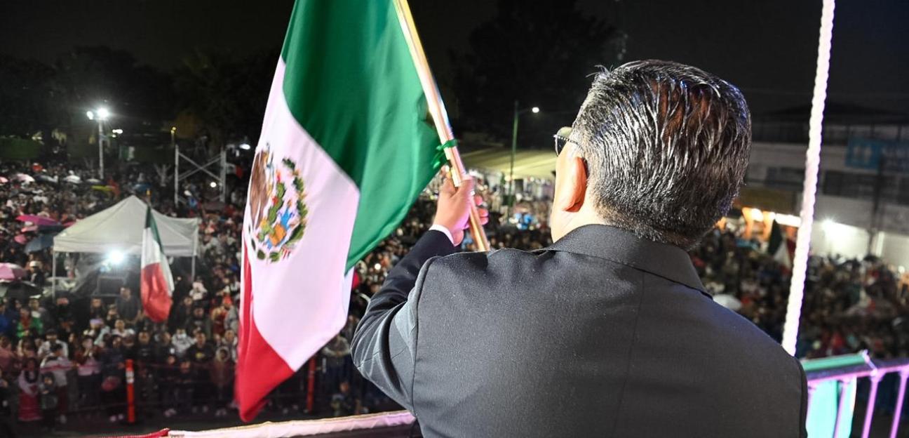 Ante miles de familias, el alcalde Juan Manuel Navarro conmemora 216 años de la Independencia de México