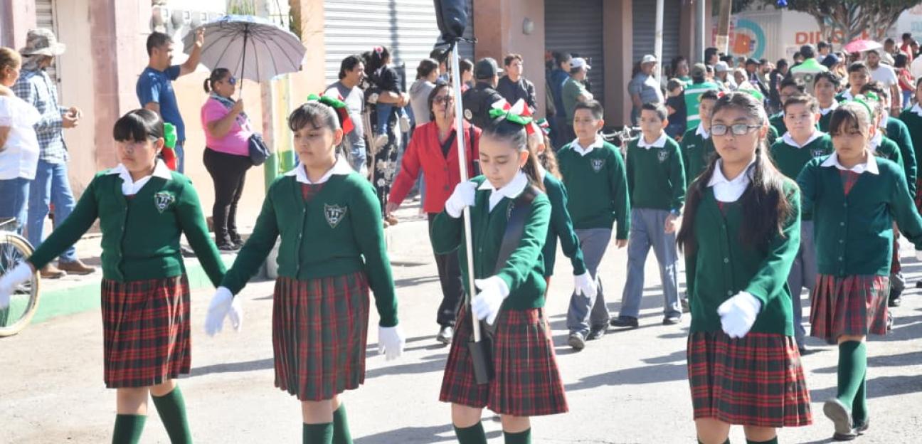 En Soledad, más de 30 escuelas dan color e identidad al desfile conmemorativo de la Independencia de México