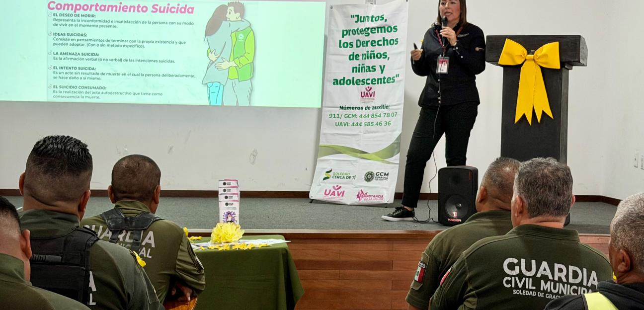 Oficiales de la Guardia Civil de Soledad reciben capacitación para atender situaciones de crisis emocional