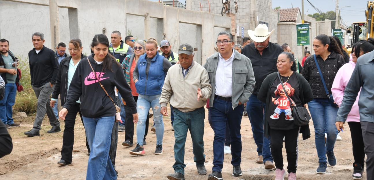 Alcalde Juan Manuel Navarro brinda respuesta inmediata a petición de familias en Los Gómez