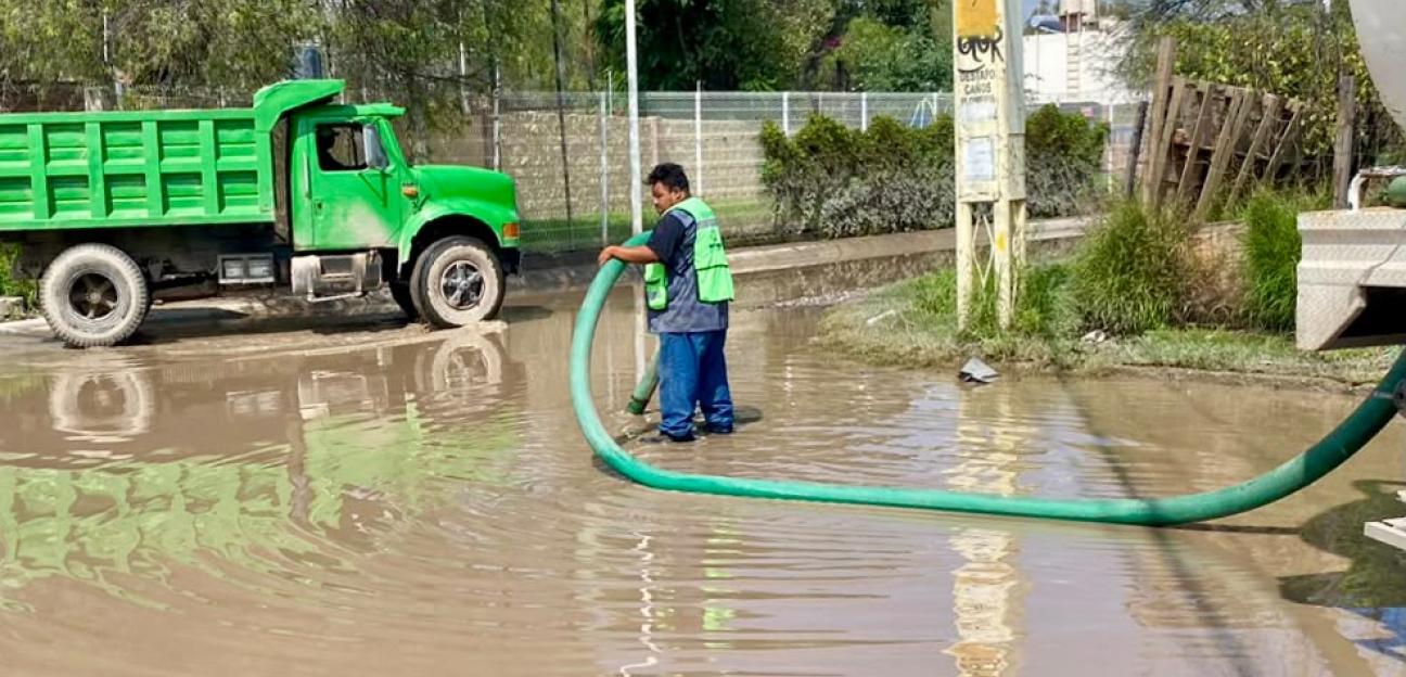 Gobierno de Soledad elimina afectaciones con plan de desazolve en Fraccionamiento Santa Lucía