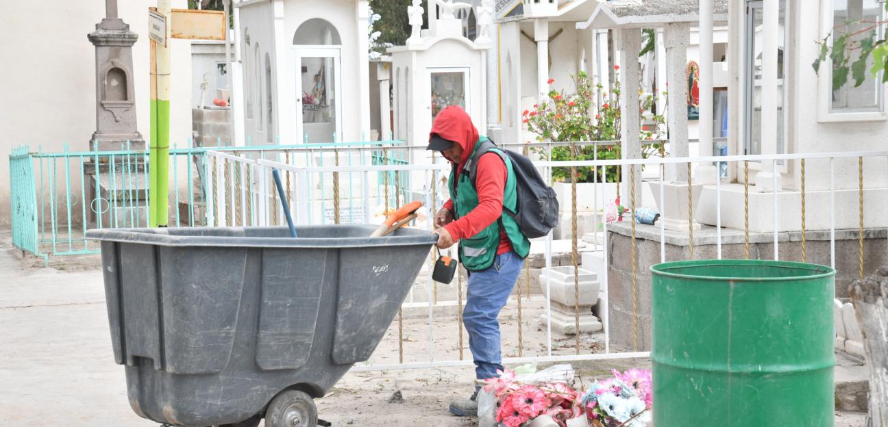 Panteones municipales de Soledad garantizan limpieza y orden durante celebraciones de Día de Muertos