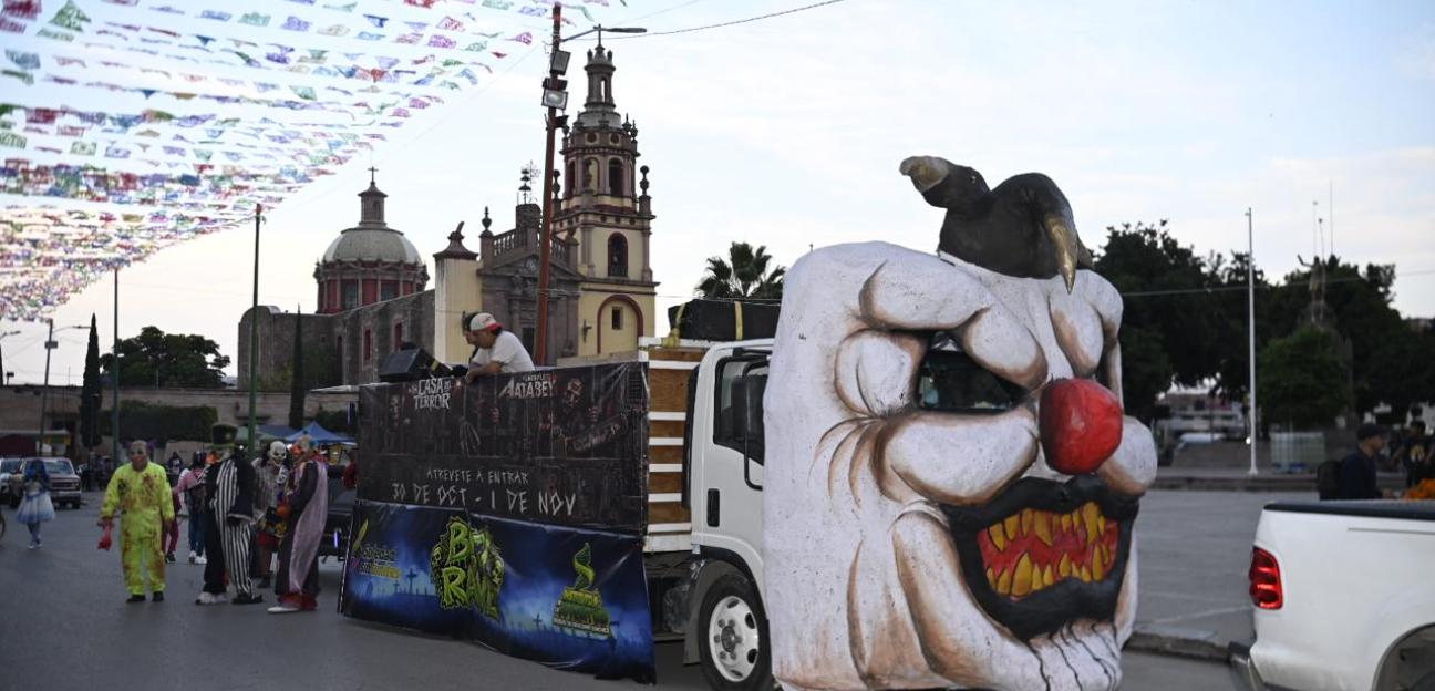Gran noche de terror invadió el Centro de Soledad, con bici rave y concurso de Chuky´s